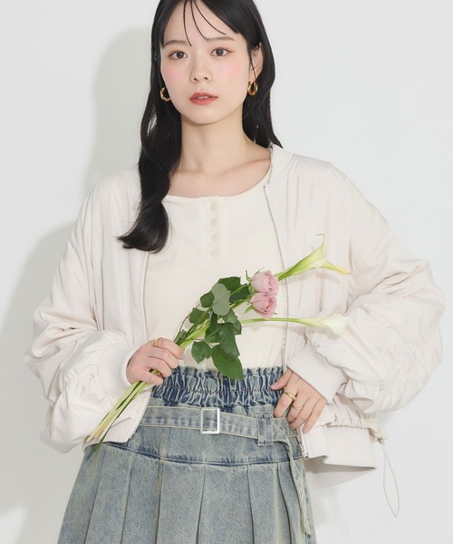 earth music&ecology（アースミュージックアンドエコロジー）の「リバーシブルMA-1（MA-1・レディース・ブラック/アイボリー/カーキ・FREE）」の2枚目の写真