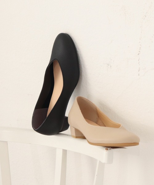 ENあしながおじさん（エンアシナガオジサン）の「防水｜プレーンパンプス　3760001（パンプス・レディース・ブラック/グレイッシュベージュ/チャコールグレー/ベージュ・22.5cm/23cm/23.5cm/24cm/24.5cm）」の3枚目の写真