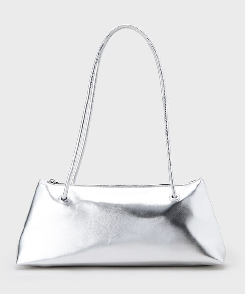 OPAQUE.CLIP(オペークドットクリップ)の「オイル調合皮ワイドデザインバッグ(ショルダーバッグ・レディース・ブラック/シルバー・00)」の6枚目の写真