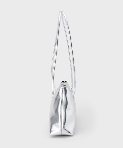 OPAQUE.CLIP(オペークドットクリップ)の「オイル調合皮ワイドデザインバッグ(ショルダーバッグ・レディース・ブラック/シルバー・00)」の7枚目の写真