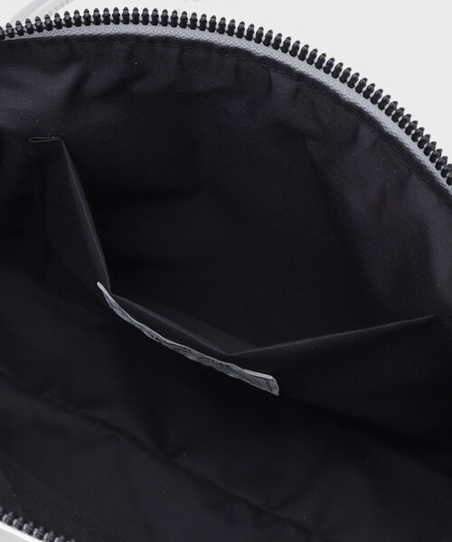 OPAQUE.CLIP(オペークドットクリップ)の「オイル調合皮ワイドデザインバッグ(ショルダーバッグ・レディース・ブラック/シルバー・00)」の13枚目の写真