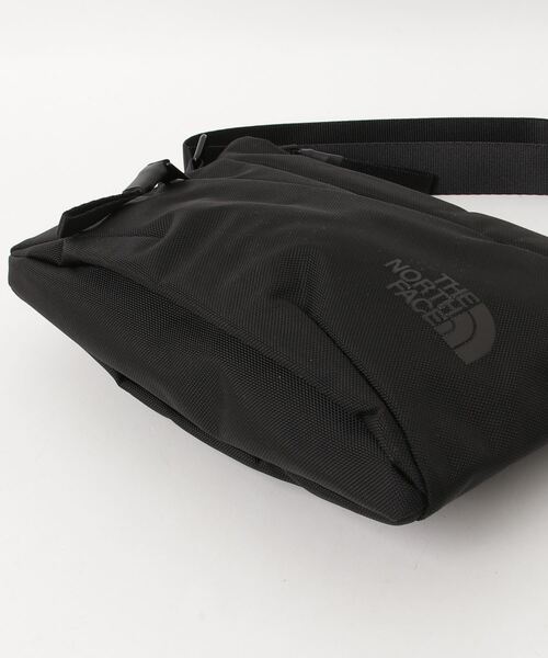 THE NORTH FACE(ザノースフェイス)の「THE NORTH FACE/ショルダーS(ショルダーバッグ・レディース・ブラック/ライトグレー・FREE)」の4枚目の写真