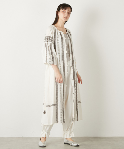 LOGEMENT DE CLAIRE(ロジュモンドクレール)の「【LOURMARIN】コットンリネン刺しゅうワンピース(ワンピース・レディース・ブラック/オフホワイト・FREE)」の6枚目の写真