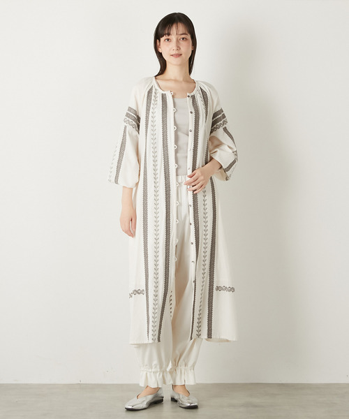 LOGEMENT DE CLAIRE(ロジュモンドクレール)の「【LOURMARIN】コットンリネン刺しゅうワンピース(ワンピース・レディース・ブラック/オフホワイト・FREE)」の7枚目の写真