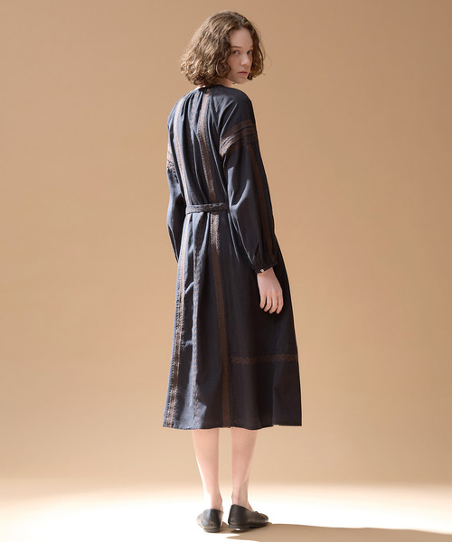 LOGEMENT DE CLAIRE(ロジュモンドクレール)の「【LOURMARIN】コットンリネン刺しゅうワンピース(ワンピース・レディース・ブラック/オフホワイト・FREE)」の15枚目の写真