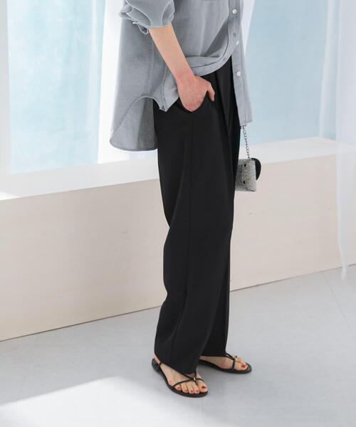 URBAN RESEARCH ROSSO WOMEN（アーバンリサーチ　ロッソ）の「『WEB/一部店舗限定』『撥水』センタープレスイージーパンツ（その他パンツ・レディース・オフホワイト/ブラック・38/36）」の16枚目の写真