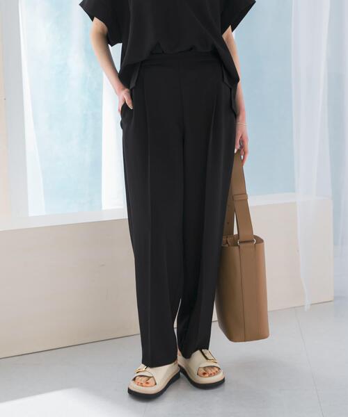 URBAN RESEARCH ROSSO WOMEN（アーバンリサーチ　ロッソ）の「『WEB/一部店舗限定』『撥水』センタープレスイージーパンツ（その他パンツ・レディース・オフホワイト/ブラック・38/36）」の18枚目の写真