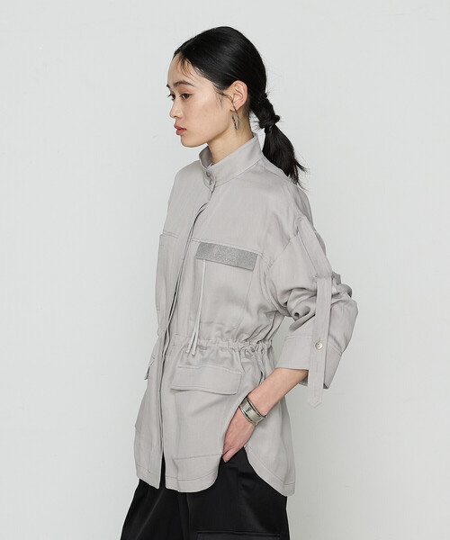 K.T KIYOKO TAKASE(キヨコタカセ)の「テンセルリネンサテン ミリタリー調シャツブルゾン(ブルゾン・レディース・ブラック/ライトグレー・9号/7号)」の7枚目の写真