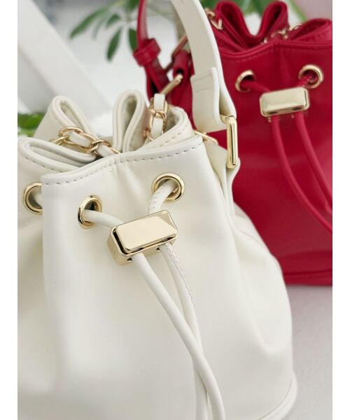 MERCURYDUO（マーキュリーデュオ）の「チェーンドローストリング フェイクレザー 巾着バッグ（ハンドバッグ・レディース・オフホワイト/レッド・FREE）」の15枚目の写真