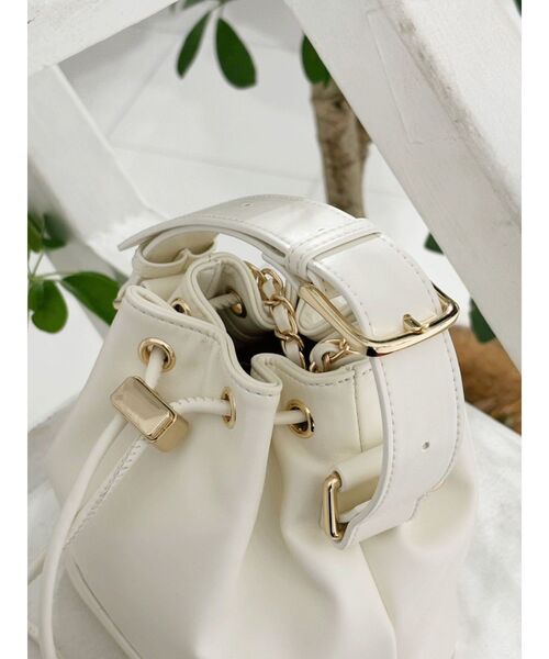 MERCURYDUO（マーキュリーデュオ）の「チェーンドローストリング フェイクレザー 巾着バッグ（ハンドバッグ・レディース・オフホワイト/レッド・FREE）」の16枚目の写真