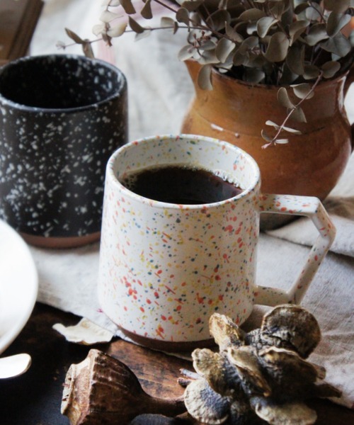 TIMELESS COMFORT（タイムレスコンフォート）の「CHIPS（チップス）CHIPS mug（グラス/マグカップ/タンブラー・レディース・ホワイト×ブルー/ブラック/ホワイト/ネイビー・ONE SIZE）」の2枚目の写真