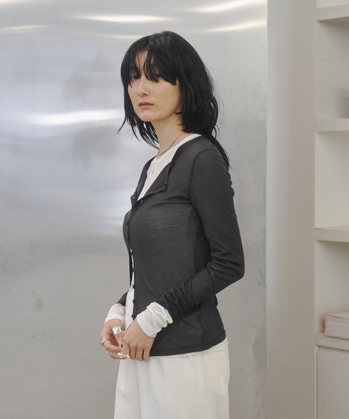 Lutim by u（ルチバイユー）の「Sheer rib slimfit cd / シアーリブスリムフィットカーディガン（カーディガン/ボレロ・レディース・チャコールグレー/グレー/オフホワイト/カーキ・FREE）」の13枚目の写真
