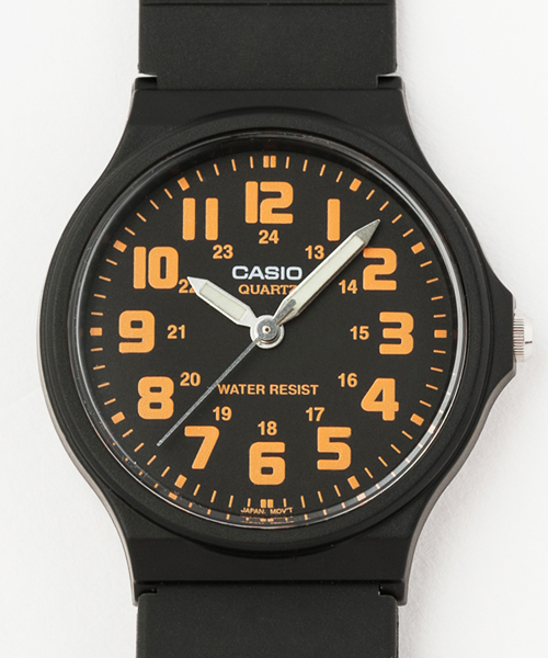 CASIO（カシオ）の「Casio Standard Analog 【WEB限定】（アナログ腕時計・メンズ・ブラック×ホワイト/ブラック系その他/ブラック×ブルー・FREE）」の2枚目の写真