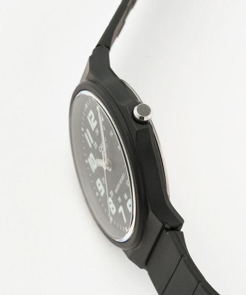 CASIO（カシオ）の「Casio Standard Analog 【WEB限定】（アナログ腕時計・メンズ・ブラック×ホワイト/ブラック系その他/ブラック×ブルー・FREE）」の5枚目の写真