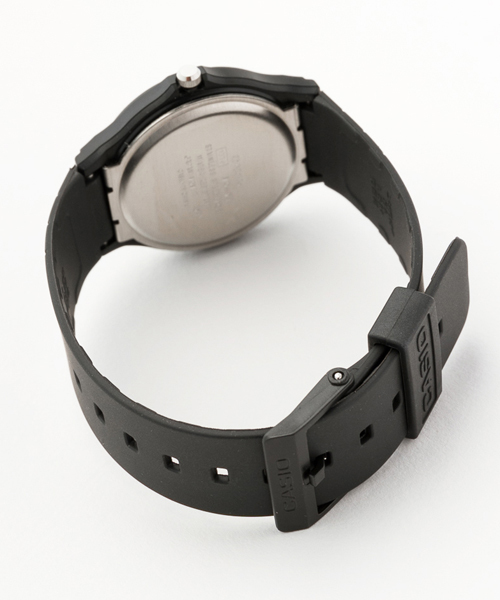 CASIO（カシオ）の「Casio Standard Analog 【WEB限定】（アナログ腕時計・メンズ・ブラック×ホワイト/ブラック系その他/ブラック×ブルー・FREE）」の6枚目の写真