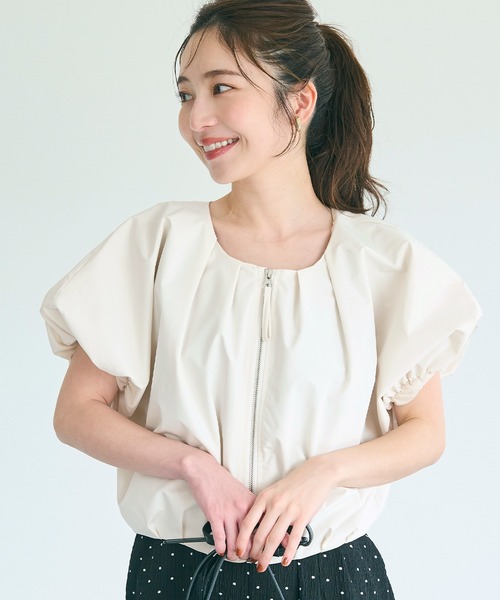 coca（coca）（コカ）の「ポリエステルポプリンタックショートジャケット（ブルゾン・レディース・ブラック/アイボリー・M/L）」の2枚目の写真