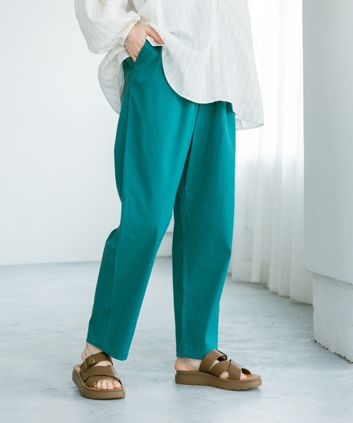 studio CLIP（スタディオクリップ）の「【みんなのリクエストパンツ】すっきりテーパードパンツ[トール・プラスサイズあり]（その他パンツ・レディース・ダークブルー/モカ/グリーン/ライトグリーン/レッド/ライトブルー/ライトグレー/ブラック・SMALL/MEDIUM/LARGE/X-LARGE/XX-LARGE/XXX-LARGE/PM/PL/TF）」の5枚目の写真