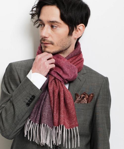 green label relaxing(グリーンレーベルリラクシング)の「II W GRADATION SLD マフラー◆(マフラー・メンズ・ダークグレー/ワインレッド/ネイビー・フリー)」の1枚目の写真