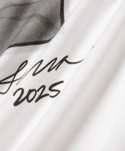 ADAM ET ROPE'（アダムエロペ）の「《別注》【Ivory Serra/アイボリー セラ】Tee- Shelter Serra and Jake at derby park（Tシャツ/カットソー・メンズ・ホワイト/ブラック・M/L）」の10枚目の写真