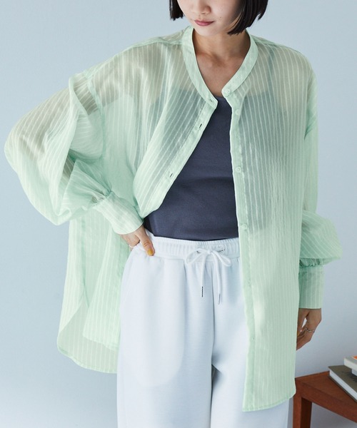 MONO-MART（モノマート）の「<接触冷感/ウォッシャブル/速乾>シアーボリュームスリーブバンドカラー長袖シャツ（シャツ/ブラウス・レディース・チャコール/ブルー系/ピンク系/ライトグリーン/ベージュ系/アイボリー・FREE）」の4枚目の写真