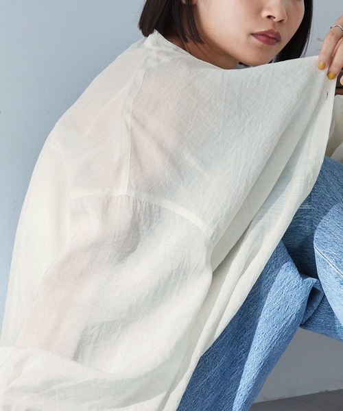 MONO-MART（モノマート）の「<接触冷感/ウォッシャブル/速乾>シアーボリュームスリーブバンドカラー長袖シャツ（シャツ/ブラウス・レディース・チャコール/ブルー系/ピンク系/ライトグリーン/ベージュ系/アイボリー・FREE）」の7枚目の写真