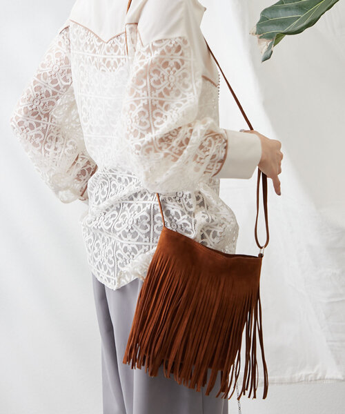 Another Branch olive des olive（アナザーブランチオリーブデオリーブ）の「【コーデを格上げ】ショルダーフリンジバッグ（ショルダーバッグ・レディース・キャメル/ブラック・FREE）」の2枚目の写真