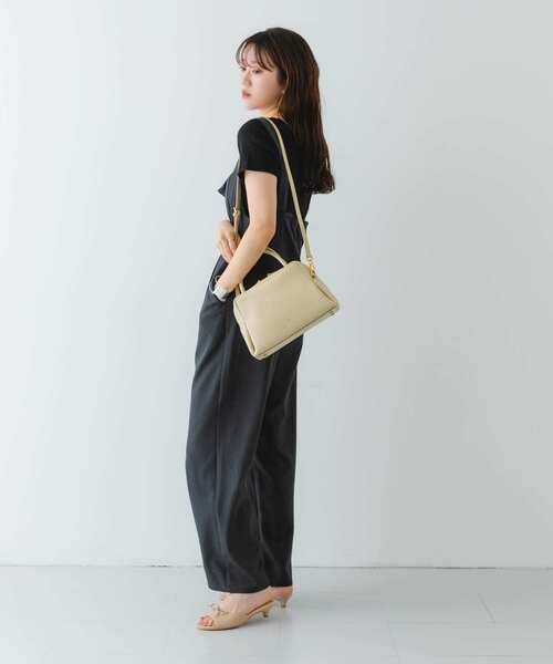 RODE SKO（ロデスコ）の「tov　PETAL M（ハンドバッグ・レディース・ブラック/アイボリー・-）」の4枚目の写真