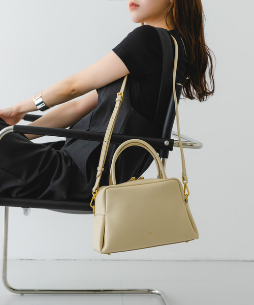 RODE SKO（ロデスコ）の「tov　PETAL M（ハンドバッグ・レディース・ブラック/アイボリー・-）」の9枚目の写真