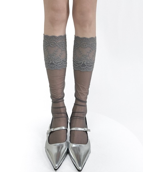 Mayree（メイリー）の「【urge select】シアー レース切り替え ハイソックス（ソックス/靴下・レディース・チャコール/ブラック/ホワイト・FREE）」の3枚目の写真