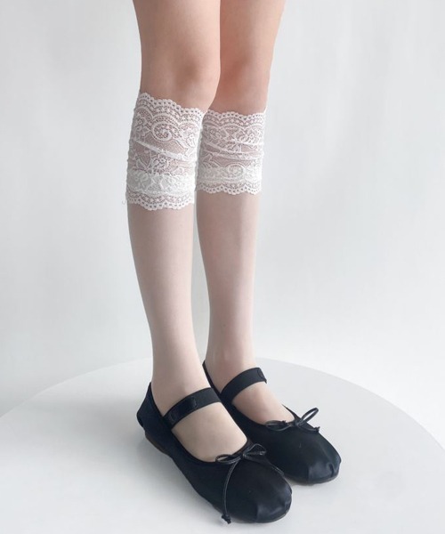 Mayree（メイリー）の「【urge select】シアー レース切り替え ハイソックス（ソックス/靴下・レディース・チャコール/ブラック/ホワイト・FREE）」の5枚目の写真