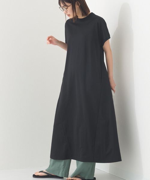 OMNES(オムネス)の「接触冷感ボトルネックフレアワンピース(ワンピース・レディース・ブラック/グレー/ダークグリーン/ブルー/ネイビー・FREE)」の2枚目の写真