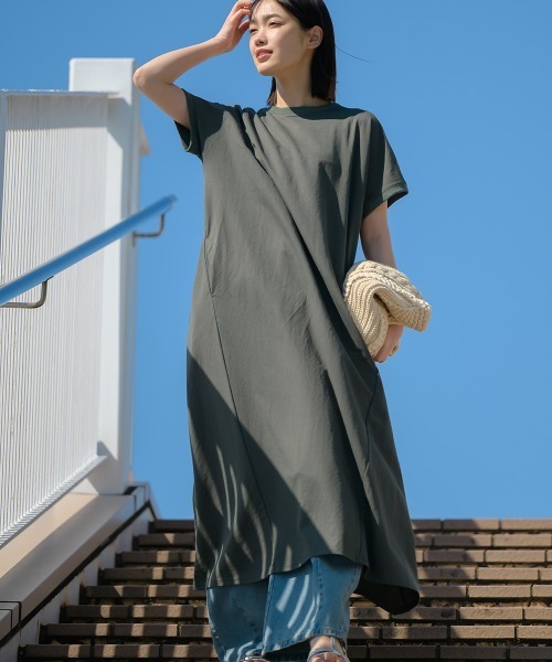 OMNES(オムネス)の「接触冷感ボトルネックフレアワンピース(ワンピース・レディース・ブラック/グレー/ダークグリーン/ブルー/ネイビー・FREE)」の22枚目の写真