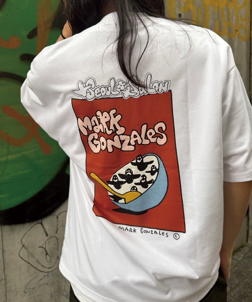 Mark Gonzales(マーク・ゴンザレス)の「【MARK GONZALES/マークゴンザレス 別注】ロゴプリント オーバーサイズTシャツ(Tシャツ/カットソー・メンズ・ブラック/ホワイト・LL/L/M/S)」の14枚目の写真
