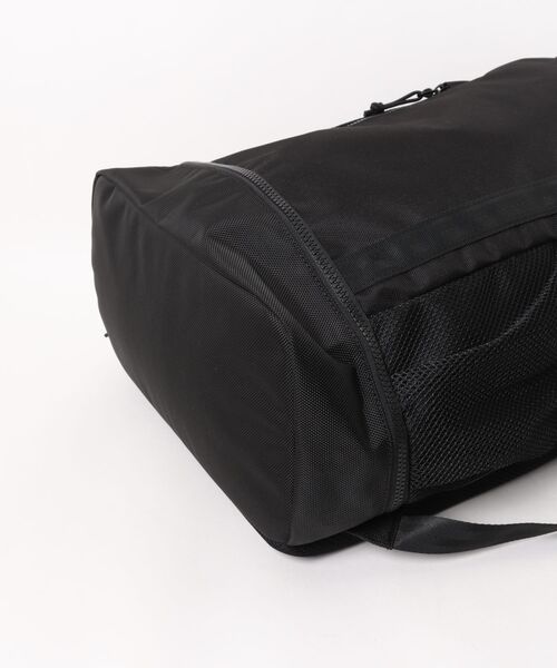 NEW ERA（ニューエラ）の「NEW ERA Box Pack（バックパック/リュック・メンズ・ブラック・7）」の4枚目の写真