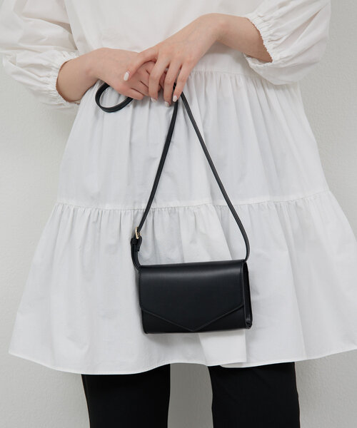 GALLARDAGALANTE(ガリャルダガランテ)の「【2.718】フラップポーチショルダー(トートバッグ・レディース・ブラック/ベージュ・FREE)」の4枚目の写真