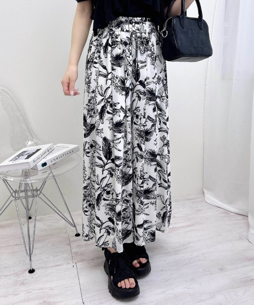 INGNI（イング）の「モノトーン花柄ジョーゼットイージースカンツ（その他パンツ・レディース・ブラック×ホワイト/ホワイト×ブラック・FREE）」の4枚目の写真