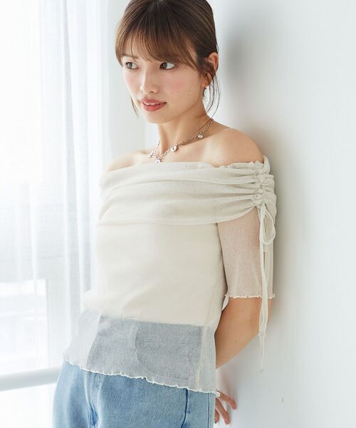 MAJESTIC LEGON（マジェスティックレゴン）の「ラメチュールオフショル半袖トップス（Tシャツ/カットソー・レディース・アイボリー/ピンク/チャコールグレー/ライトグレー・MEDIUM）」の6枚目の写真