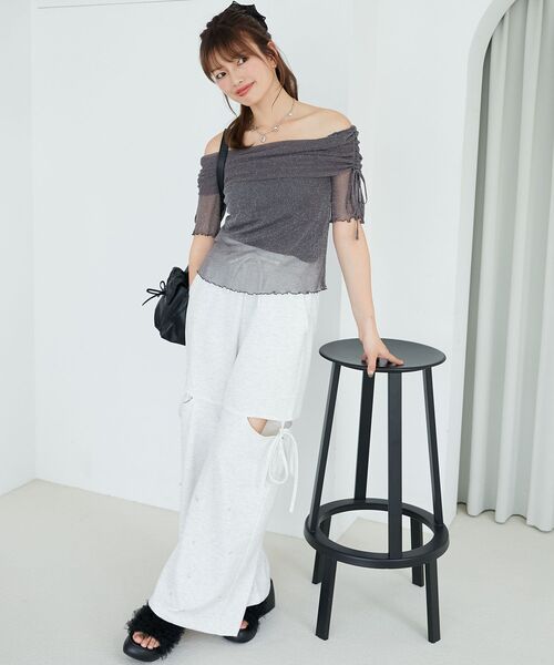 MAJESTIC LEGON（マジェスティックレゴン）の「ラメチュールオフショル半袖トップス（Tシャツ/カットソー・レディース・アイボリー/ピンク/チャコールグレー/ライトグレー・MEDIUM）」の21枚目の写真