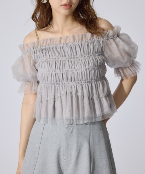 AKB48 (носила M. Mizushima) — sheer off‑shoulder short sleeve blouse, летняя модель, shirt stops
