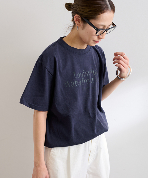 フレームワーク Framework 23SS バックプリントロゴTEE2 Tシャツ カットソー 半袖 クルーネック ストレッチ F 茶 ブラウン ≪追加≫GULFCOAST SPORTSWEAR 別注CREW TEE（Tシャツ
