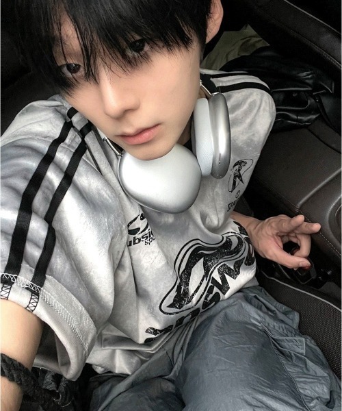 COSYHARU(コシハル)の「フェレンディベロアトラックラウンド半袖Tシャツ(Tシャツ/カットソー・メンズ・シルバー/ブルー/クリーム/ブラック/ネイビー・FREE)」の17枚目の写真