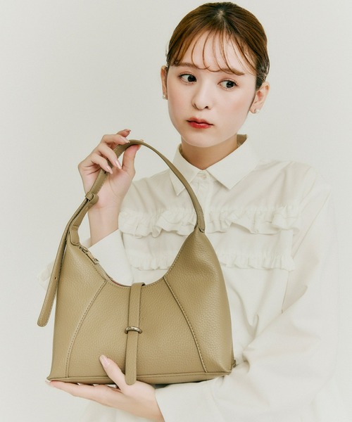 Olu.（オルドット）の「スクエアベルトハンドバッグ（ハンドバッグ・レディース・アイボリー/ブラック/グレイッシュベージュ・FREE）」の3枚目の写真