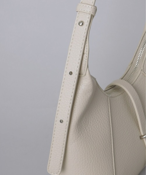 Olu.（オルドット）の「スクエアベルトハンドバッグ（ハンドバッグ・レディース・アイボリー/ブラック/グレイッシュベージュ・FREE）」の21枚目の写真