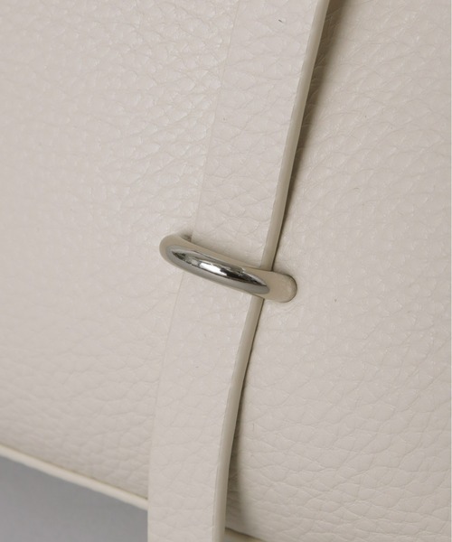 Olu.（オルドット）の「スクエアベルトハンドバッグ（ハンドバッグ・レディース・アイボリー/ブラック/グレイッシュベージュ・FREE）」の17枚目の写真