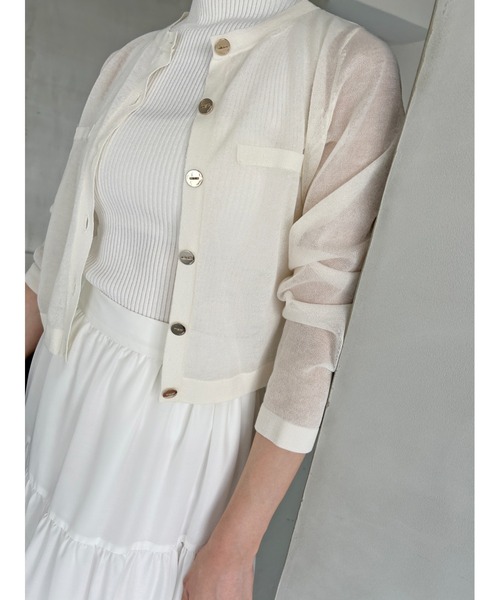 SNIDEL（スナイデル）の「Sustainableメタルボタンシアーカーディガン（カーディガン/ボレロ・レディース・アイボリー/カーキ/マルチ/ピンク・F）」の10枚目の写真