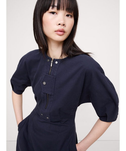 Banana Republic(バナナリパブリック)の「ストレッチコットン ツイル ユーティリティ ミディドレス(ワンピース・レディース・アイボリー/ネイビー・S/M/L/XS)」の5枚目の写真