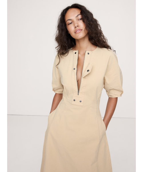 Banana Republic(バナナリパブリック)の「ストレッチコットン ツイル ユーティリティ ミディドレス(ワンピース・レディース・アイボリー/ネイビー・S/M/L/XS)」の6枚目の写真