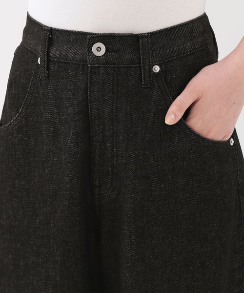 無印良品（ムジルシリョウヒン）の「婦人　木の実から作ったカポック混　デニムバレルパンツ　黒（デニムパンツ・レディース・ブラック・S/M/XL）」の5枚目の写真