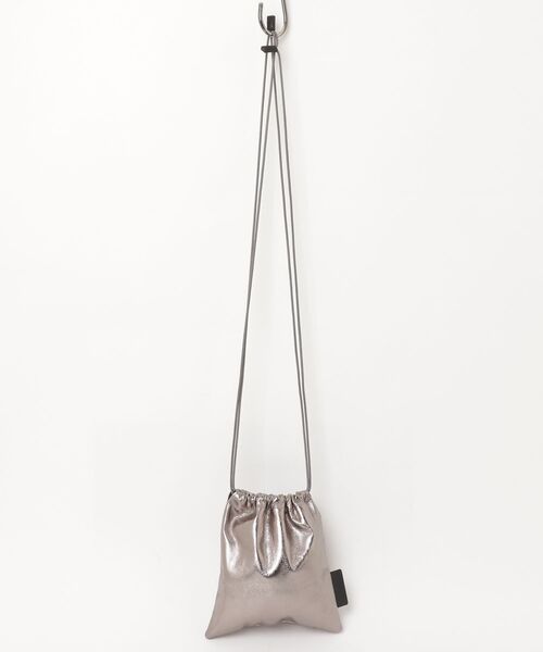 PATRICK STEPHAN(パトリックステファン)の「PATRICK STEPHAN/パトリックステファン/Leather drawstring bag 'square'/巾着バッグ ショルダーバッグ/244ABG04(ショルダーバッグ・メンズ・ブラック/シルバー・F)」の2枚目の写真