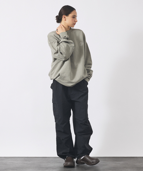 POLeR(ポーラー)の「【POLER/ポーラー】EMB PIGMENT DYE CREW/ピグメント加工./ユニセックス(スウェット・メンズ・グレー/ブラック・M/L)」の4枚目の写真